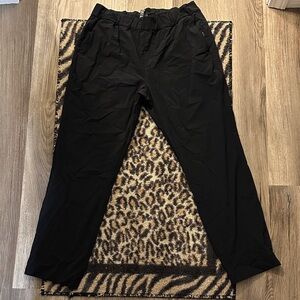 Vuori joggers size medium